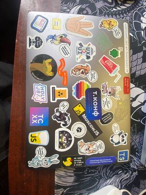 Макбук аера с наклейками.jpg