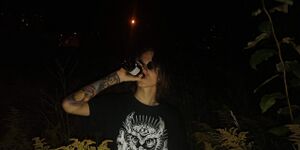 Аппев пьёт пиво.jpg